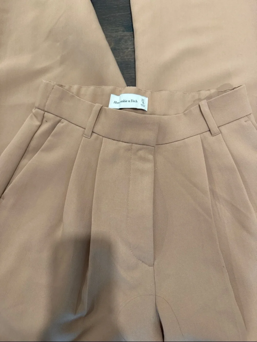 Abercrombie & Fitch Tailored High-Rise Trousers - Light Tan - Picture 3 of 8